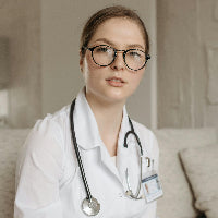 <strong>Dra. Elena Salvatierra – Experta en Salud Hormonal Femenina</strong>